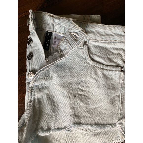 H&M light-washed high-waisted Shorts - Picture 3 of 3